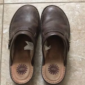 Ugg fuzzy lined slides